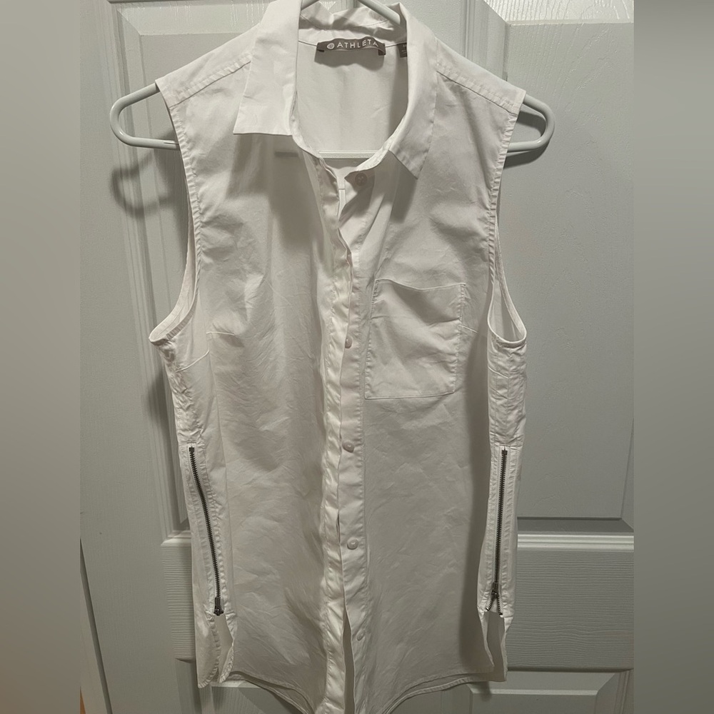 Athleta White Tunic Top with Crisp Minimalist Design